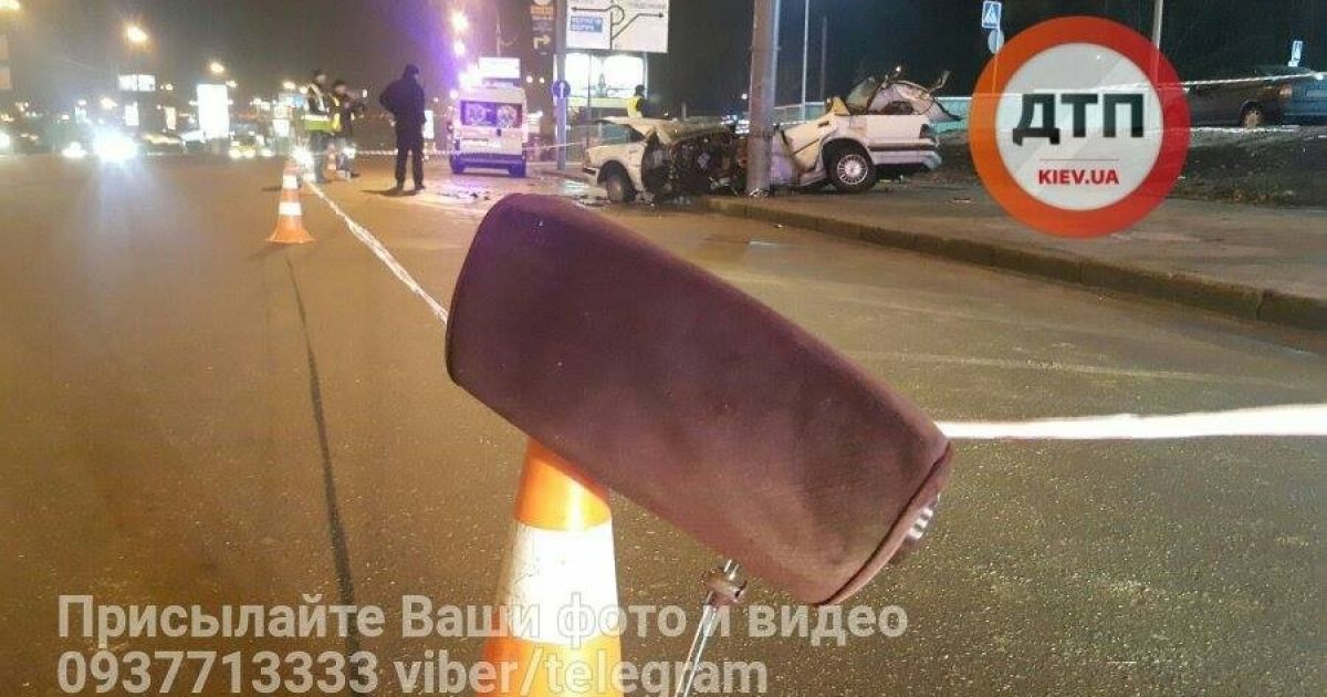 У Києві водій врізався у стовп _10 / © dtp.kiev.ua