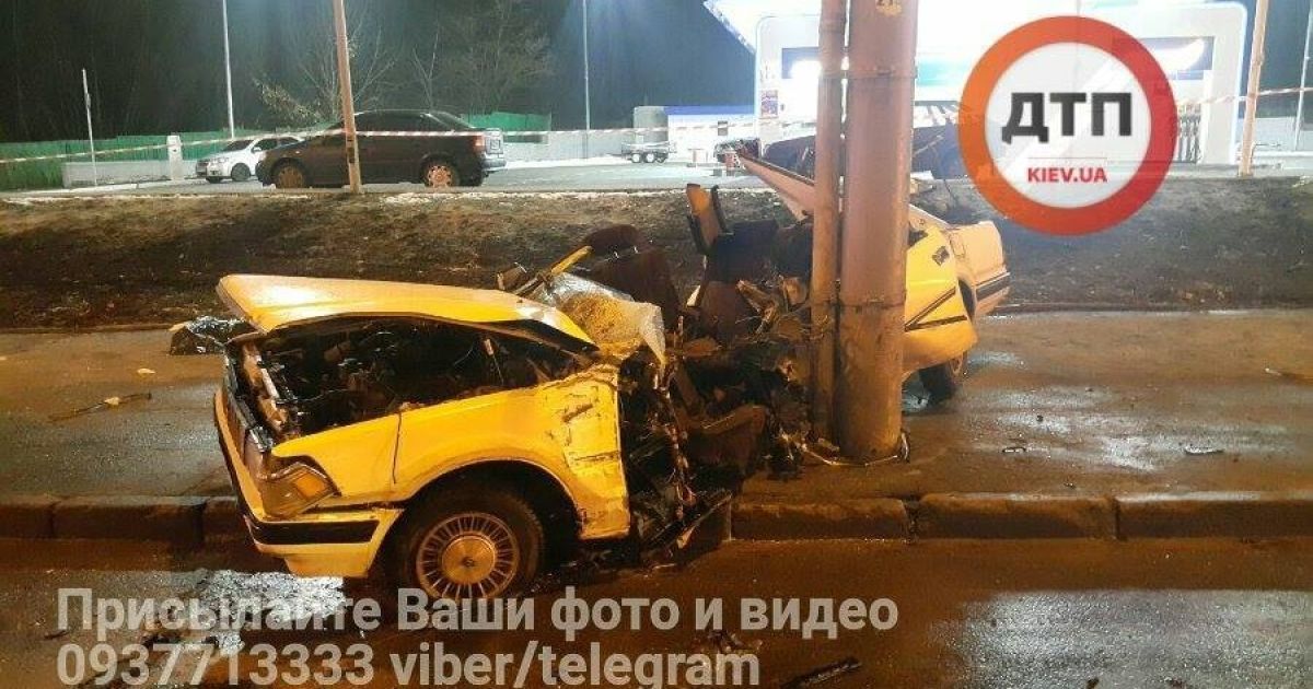 У Києві водій врізався у стовп _8 / © dtp.kiev.ua