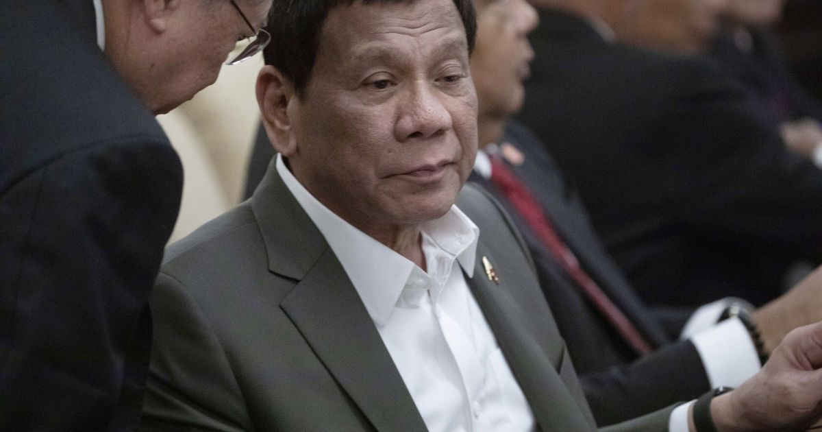 Президент Филиппин приказал "стрелять на смерть" в тех, кто инфицирован коронавирусом и сопротивляется