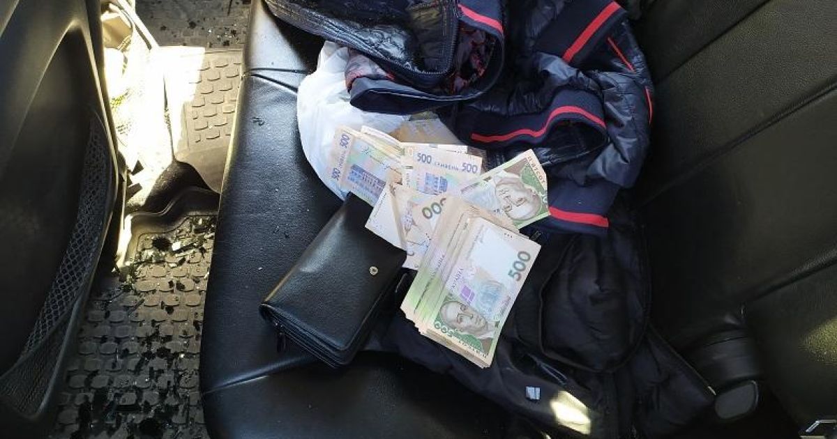 У Києві нападник вдарив чоловіка цеглиною по голові та відібрав 300 тисяч гривень