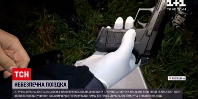 Новини України: 20-річна дівчина зупинила попутку, з якої згодом довелося на ходу вистрибнути