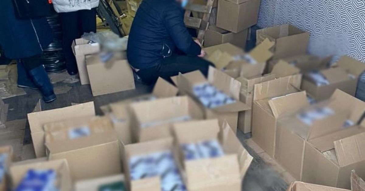 Вчені інституту хімії на спецобладнанні академії наук виготовляли тонни фальсифікованого алкоголю