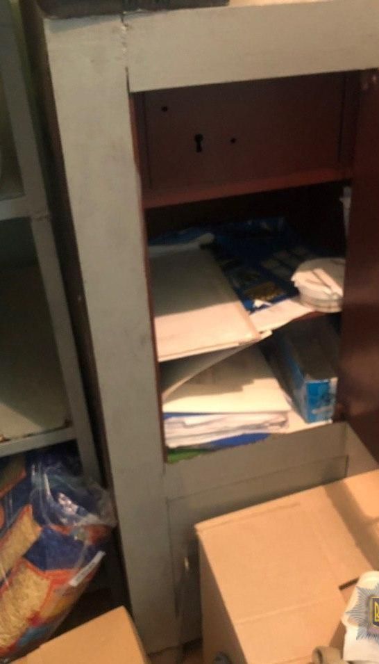 Пригрозил палкой и связал работниц: в Харькове мужчина в балаклаве ограбил отделение почты