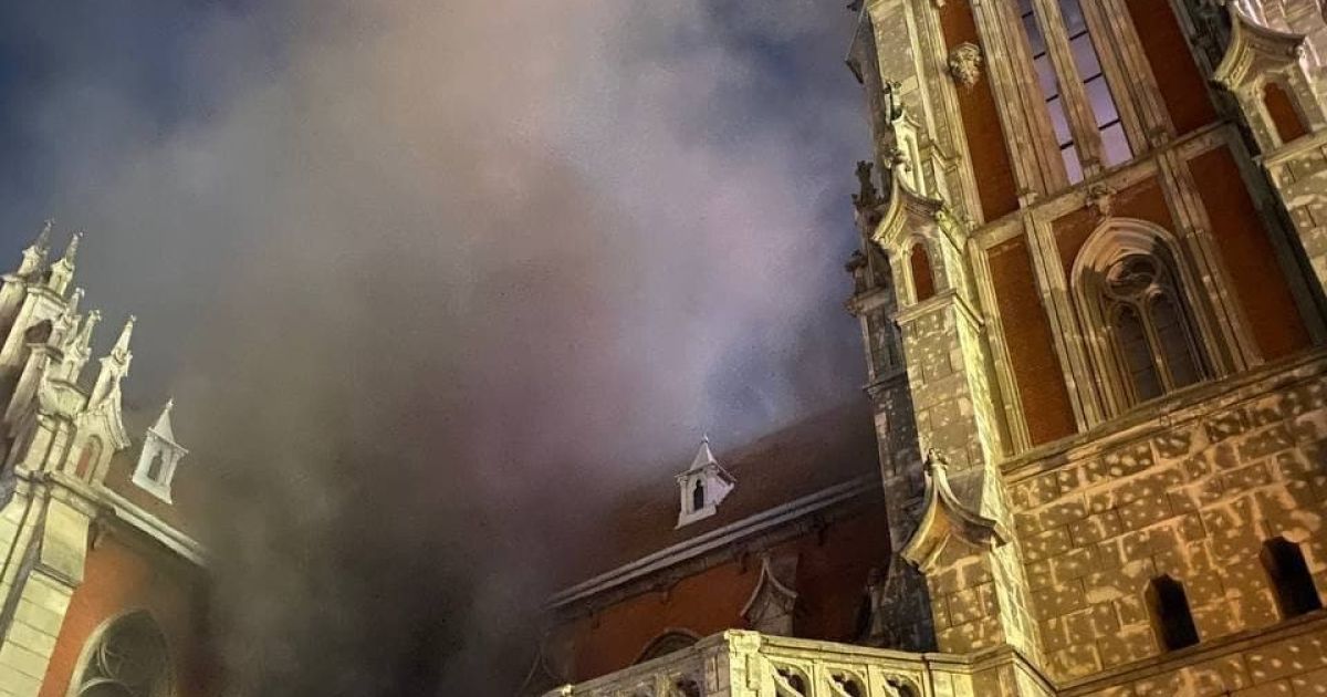 У Києві горів костел Святого Миколая: всі подробиці про масштабну пожежу