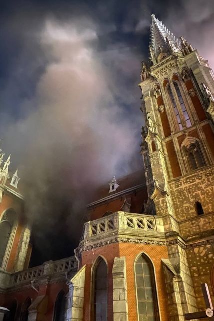 В Киеве горел костел Святого Николая: все подробности о масштабном пожаре