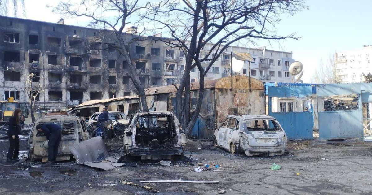 Наслідки російського удару по Добропіллю: зруйновані будинки, десятки постраждалих та загиблі.