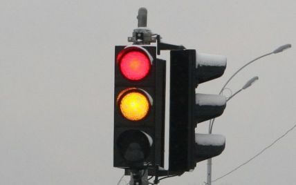 Власти рассматривают возможность запрета желтого сигнала светофора