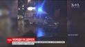 В Киеве грузовик с бревнами вызвал аварию