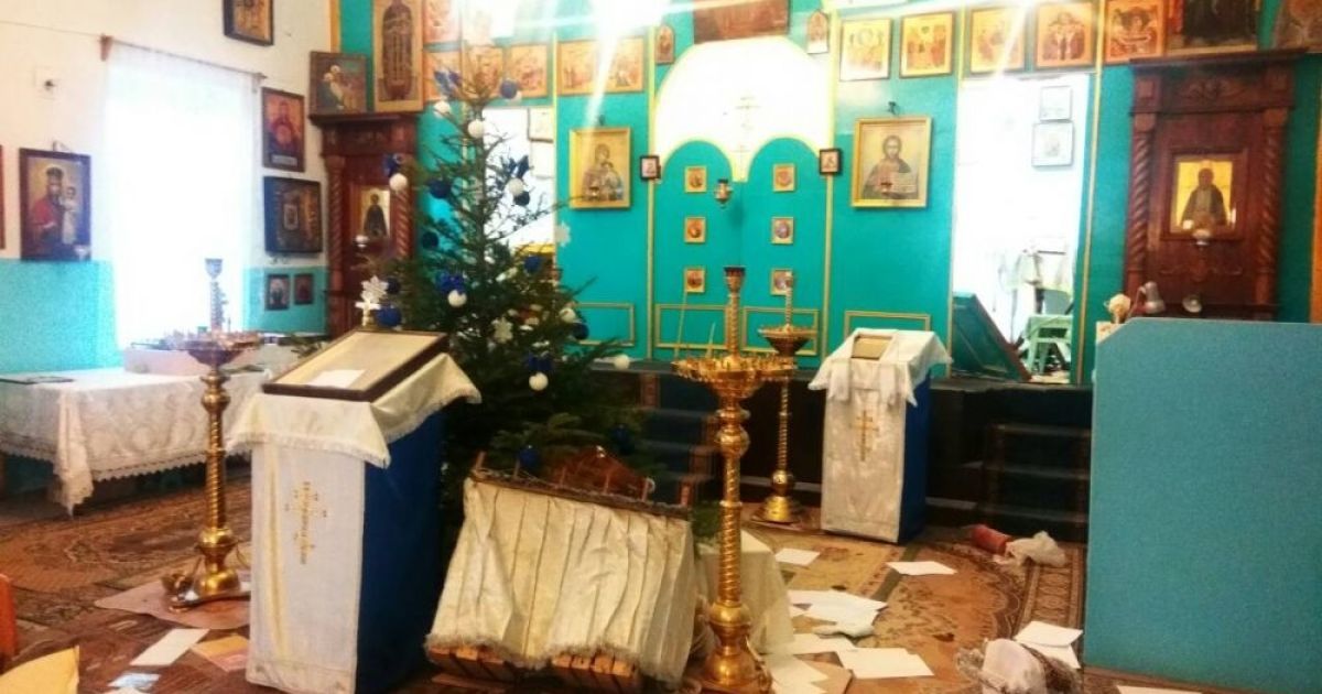 Розбитий вертеп, розкидані книжки та випорожнення: на Одещині невідомі розгромили храм УПЦ МП