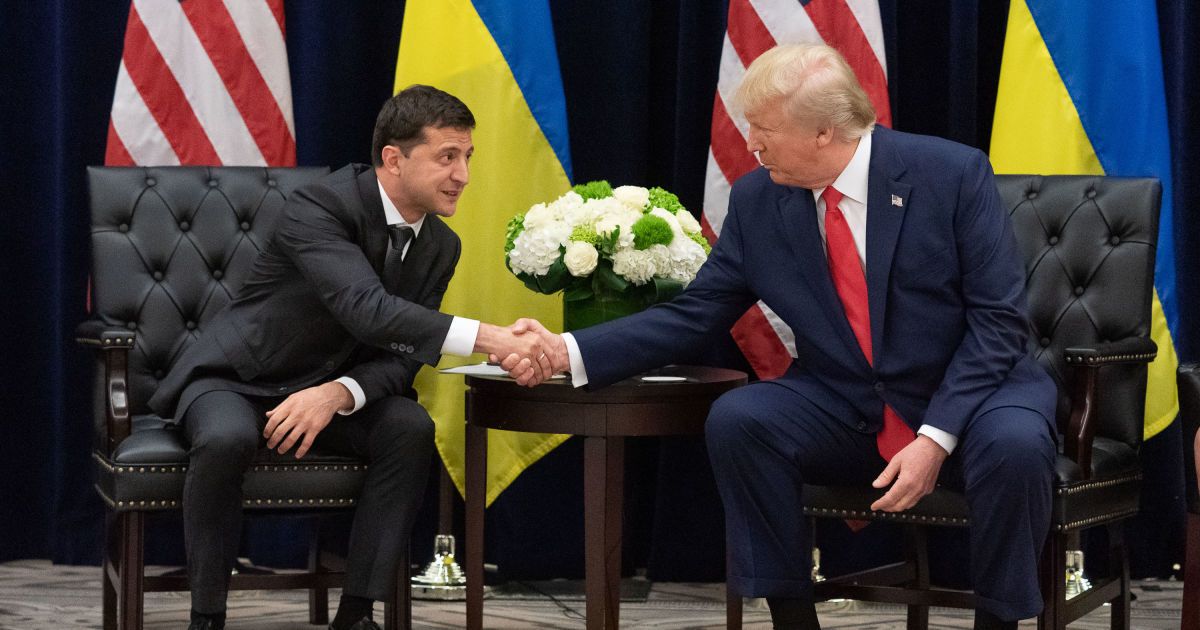Жарти та відповіді на незручні запитання преси. Подробиці першої зустрічі Трампа та Зеленського
