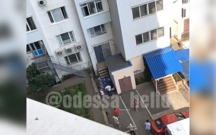 В Одессе выпал из окна 8-го этажа полуторагодовалый мальчик
