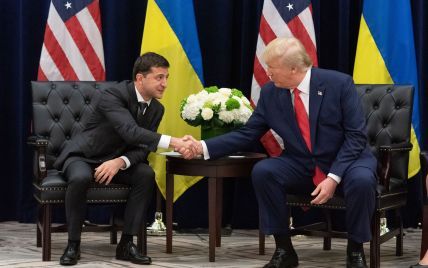 Військову допомогу Україні США призупинили одразу ж після телефонної розмови Трампа із Зеленським