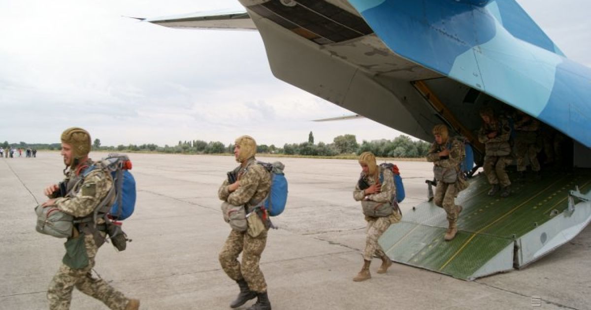 Военнослужащие во время учений по десантированию в рамках многонациональных военных учений Sea Breeze 2015 в Николаевской области / © УНИАН