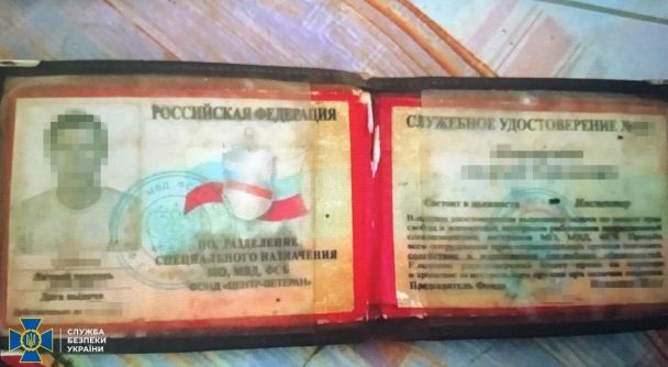 Служба безпеки України затримала резидента ФСБ, який створив власну мережу інформаторів у Херсоні.