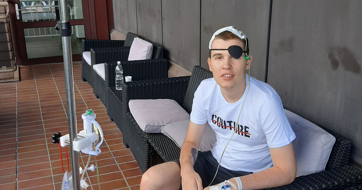 Опухоль мозга ставит под угрозу жизнь 18-летнего Максима