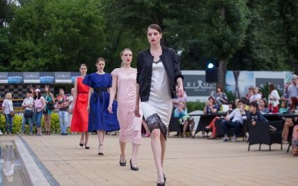 Платья в бельевом стиле и пастельные цвета: Андре Тан представил новую коллекцию на вечеринке на берегу Днепра