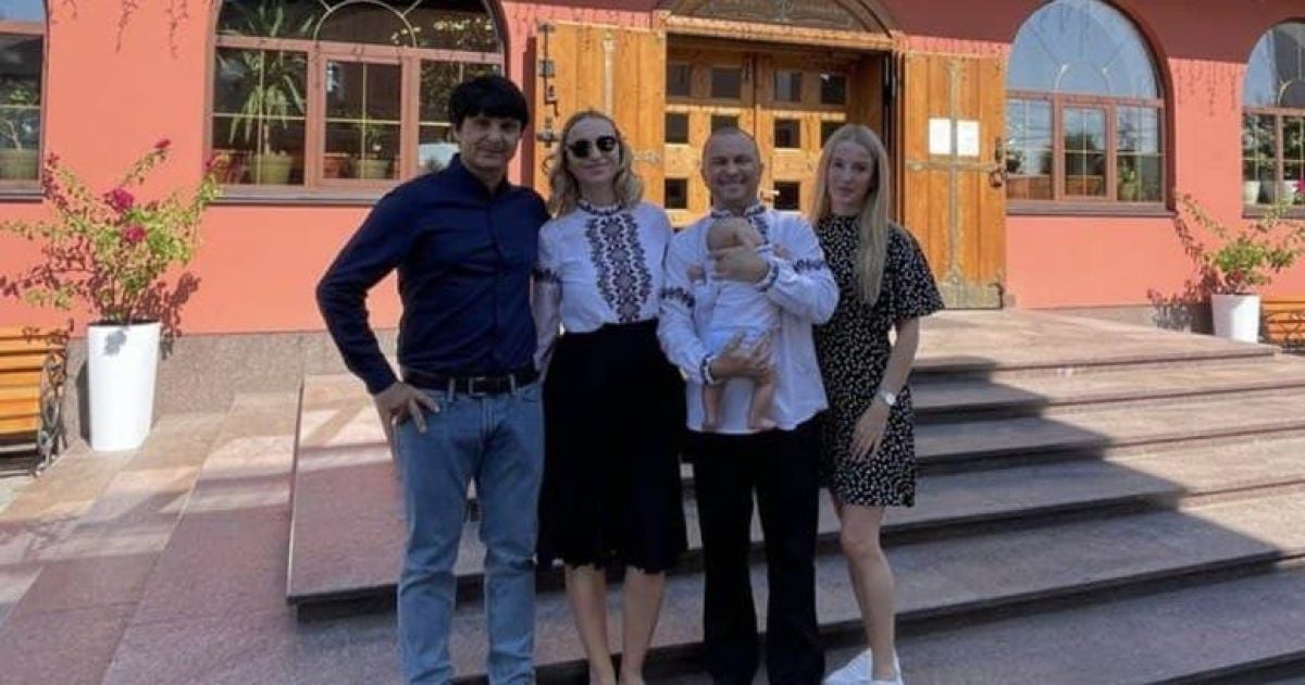 Віктор Павлік та Катерина Реп'яхова з сином та кумами