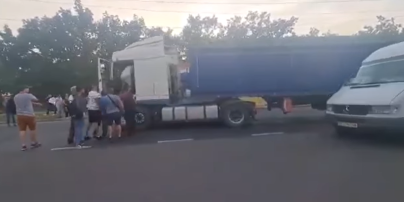 В Николаеве дальнобойщик подрался с водителем маршрутки: на помощь последнему пришли пассажиры