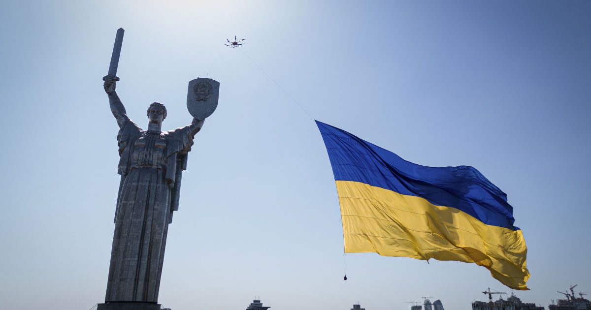 Обстрілювали Україну з маніакальною жорстокістю: до яких злочинів вдавалися росіяни на День Незалежності