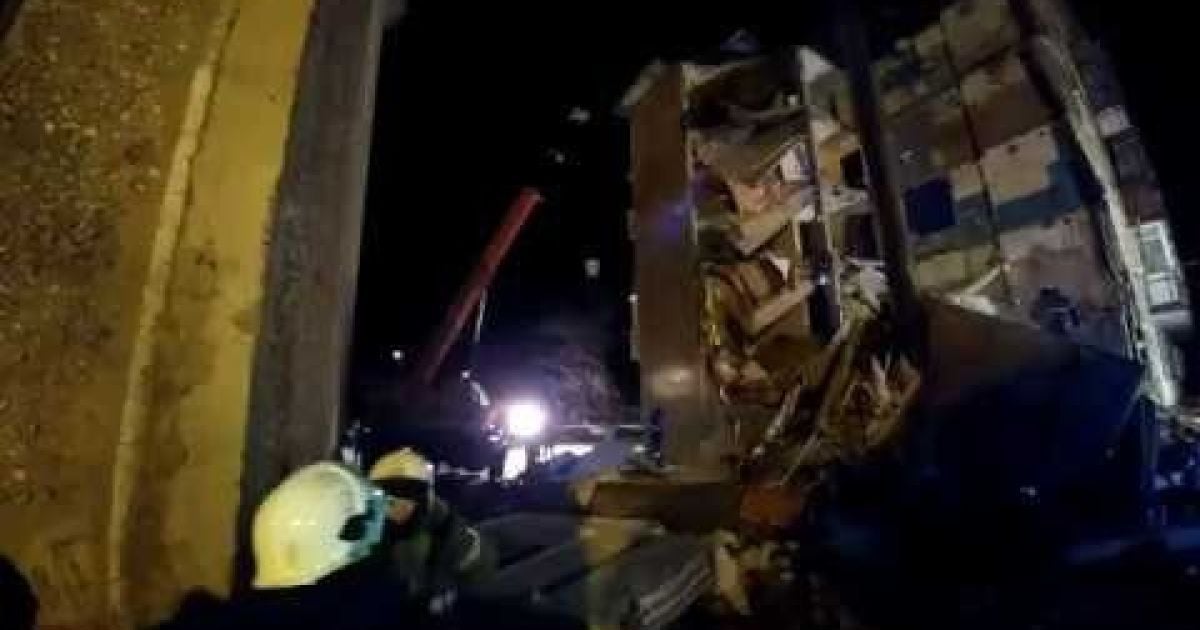 Частина багатоповерхового будинку обвалилася в Казахстані, є загиблі