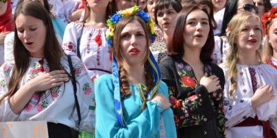 У Варшаві під прапорами трьох народів відбувся марш вишиванок