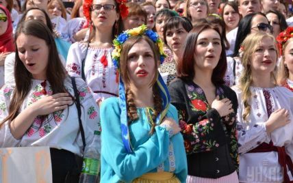 У Варшаві під прапорами трьох народів відбувся марш вишиванок