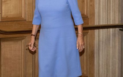 В яскравому "волошковому" вбранні: 71-річна герцогиня Корнуольська на заході у Віндзорі