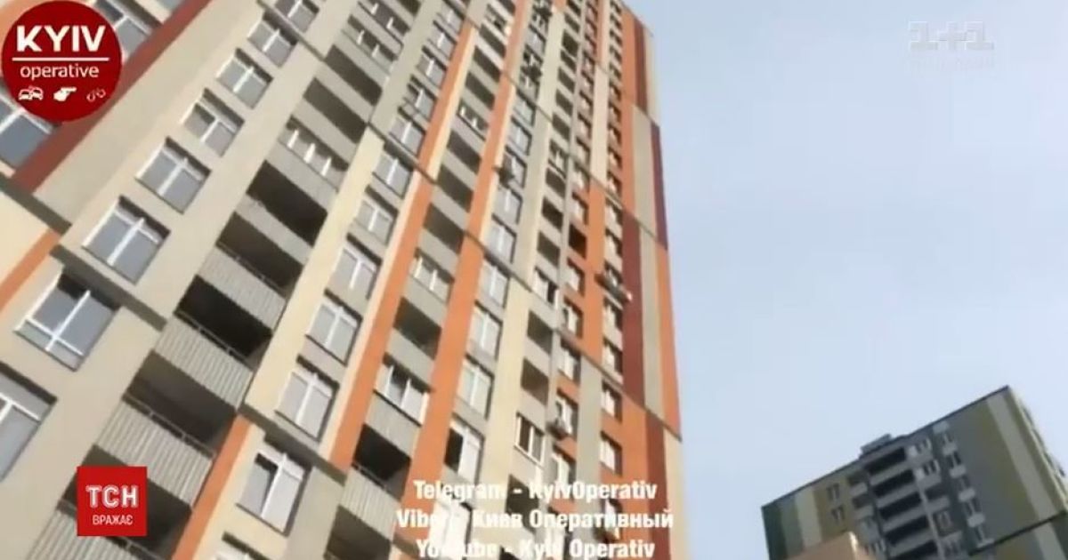 В Киеве металлическая конструкция упала с 21-го этажа и убила женщину