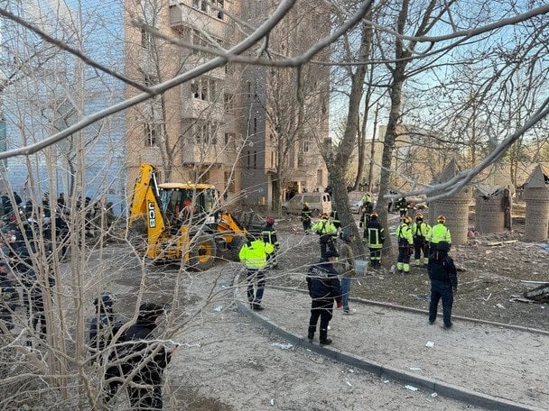 Пошкоджений у Тернополі будинок після атаки 19 листопада / © Мер Тернополя Сергій Надал