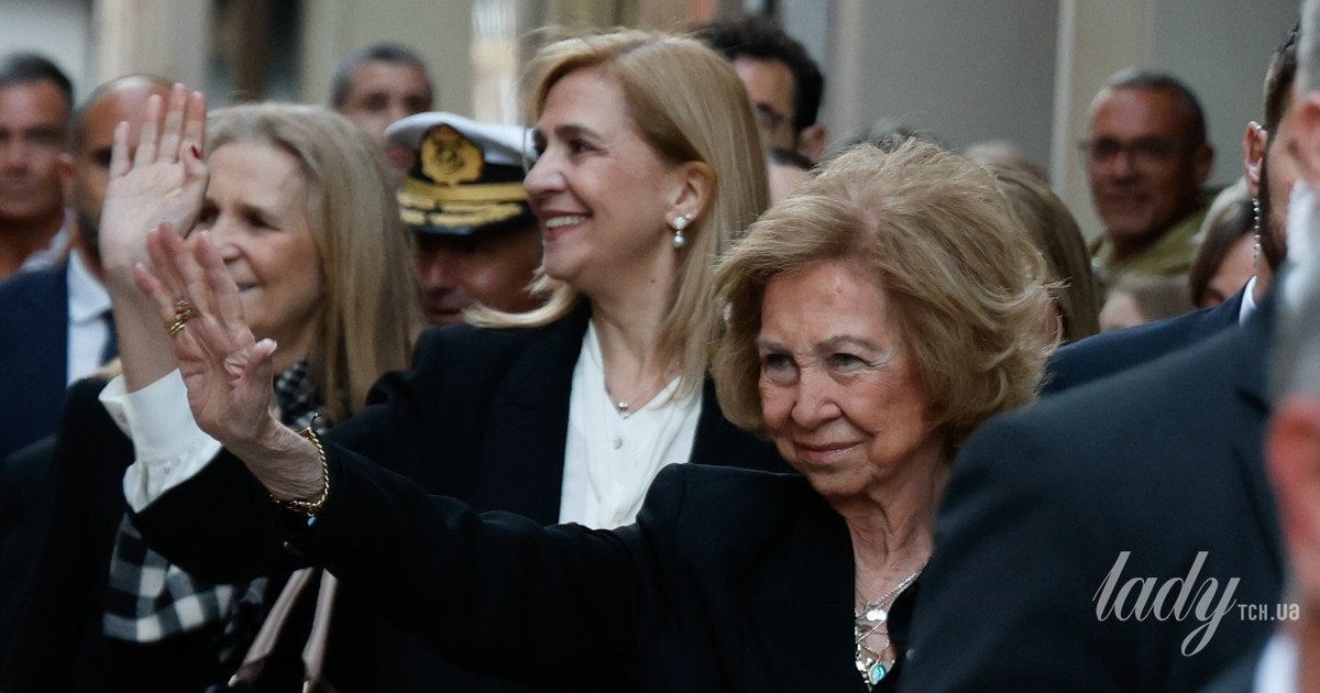 Королева Софія з дочками інфантами Христиною та Оленою