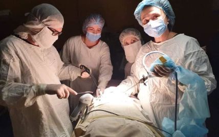 "Редкий случай": во Львове 14-летней девочке удалили кистому яичников весом 5 кг
