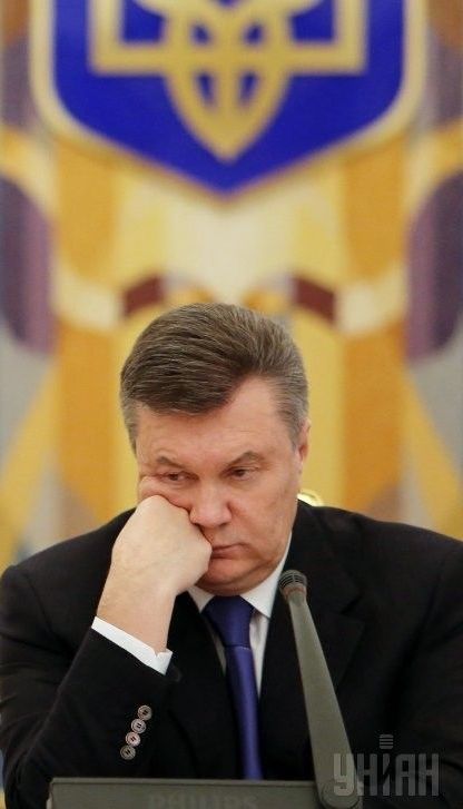 В "Ощадбанку" заморозили понад мільярд доларів Януковича й Азарова
