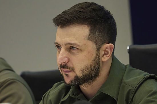 Евакуація з "Азовсталі": Зеленський заявив, що поранених українських захисників вдалося вивезти з Маріуполя