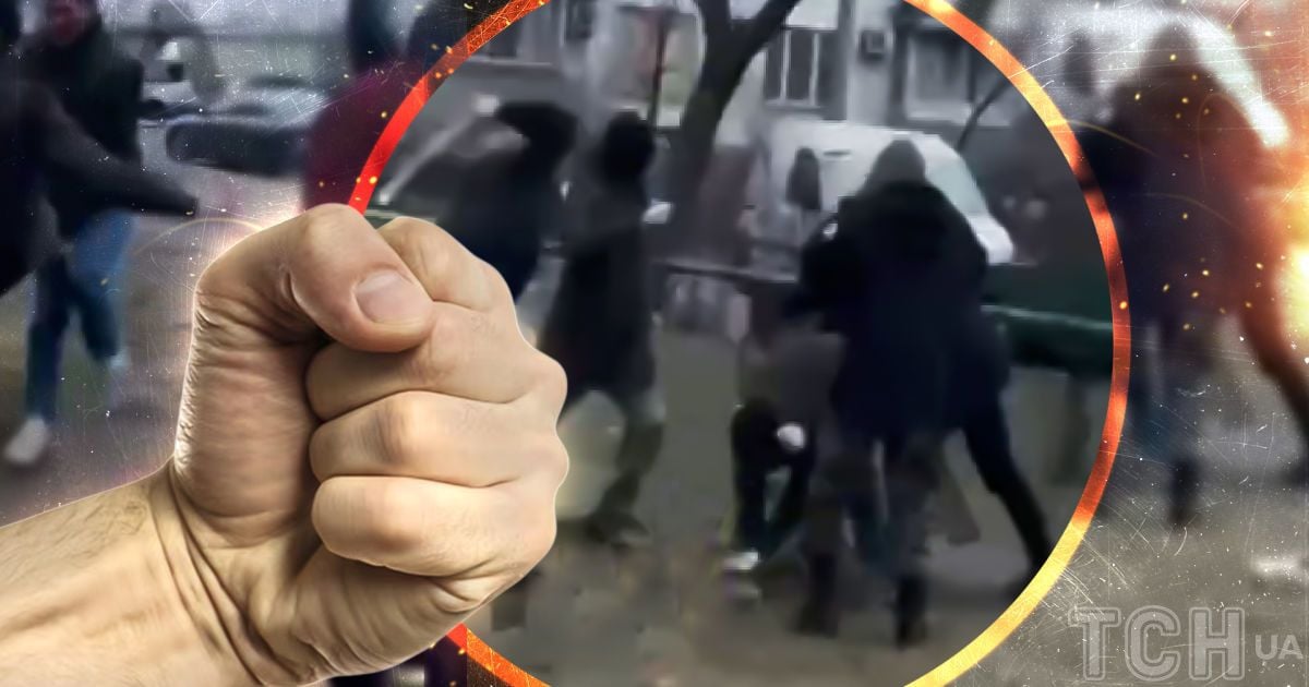 Підлітки у масках побили хлопця ланцюгом / Колаж ТСН.ua