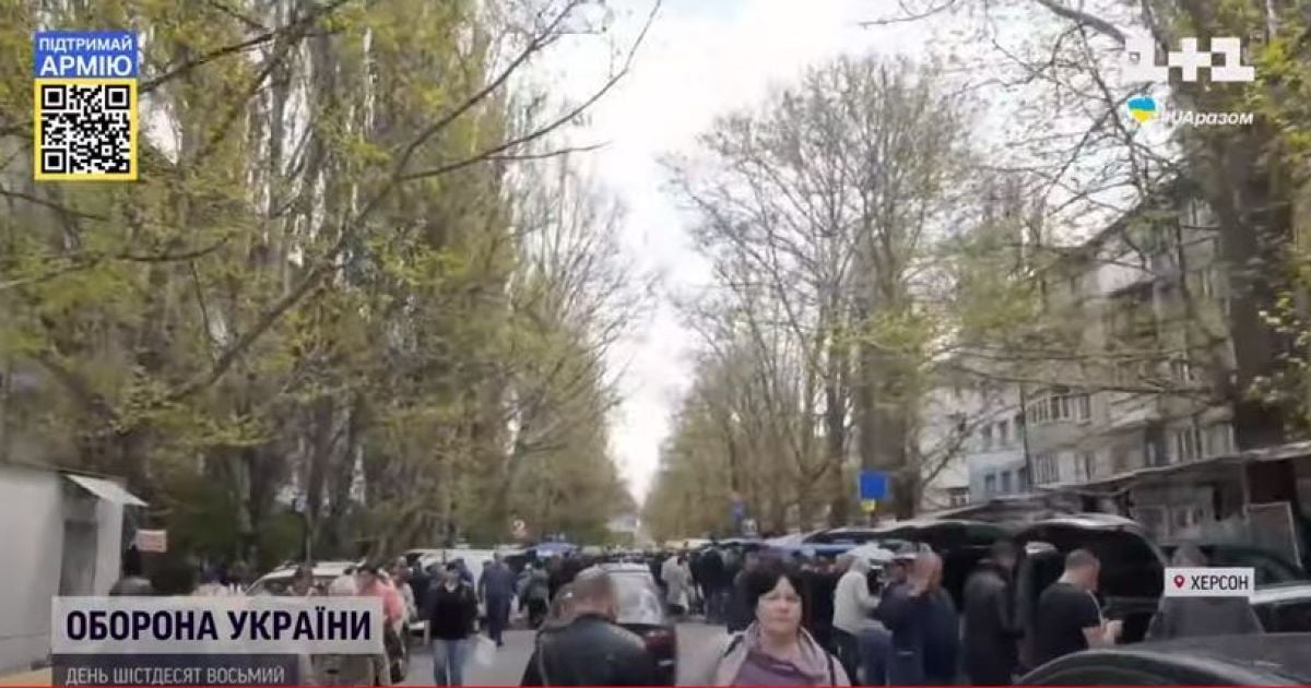 Херсон повернувся в 90-ті: нелегальні товари з багажників, а мобільний зв’язок та Інтернет ледь жевріють