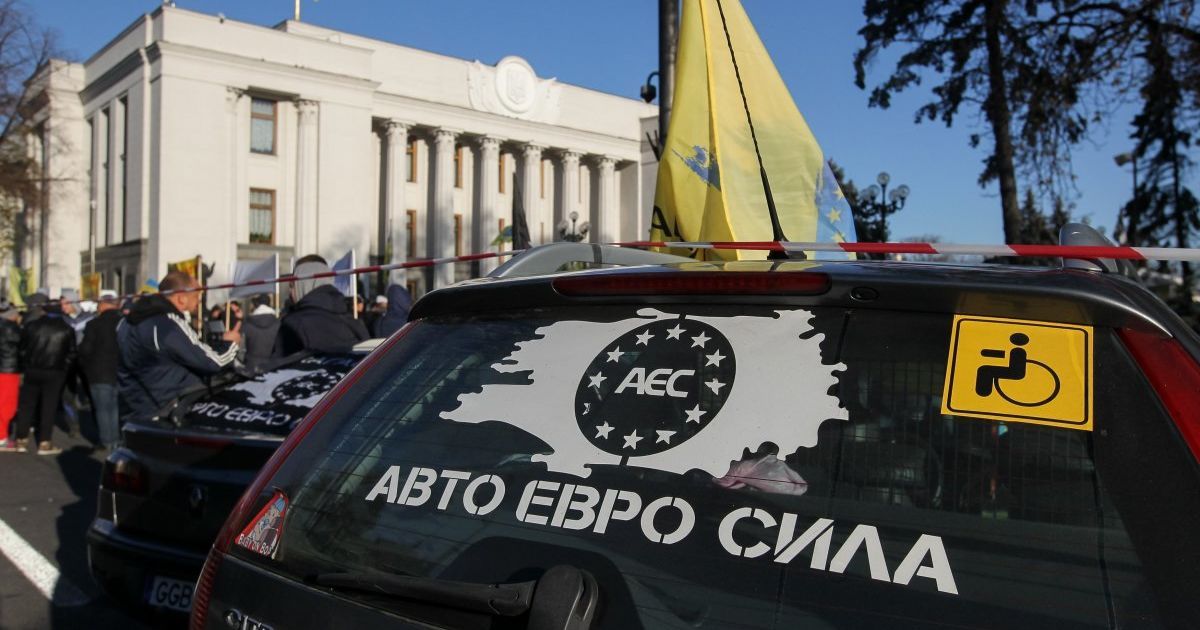 Укравтодор назвав усі заблоковані в Україні дороги через протест водіїв "євроблях"