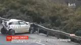 В Китае грузовик снес автомобиль за несколько секунд до того, как водитель вышел из него