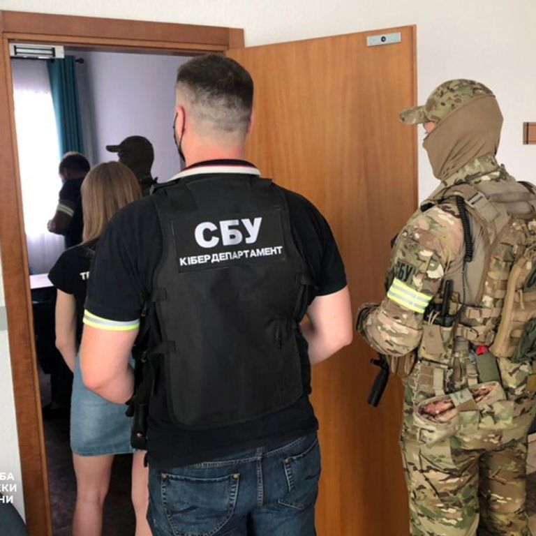 Захопили держреєстр: в Україні викрили незаконну схему оформлення документів моряків