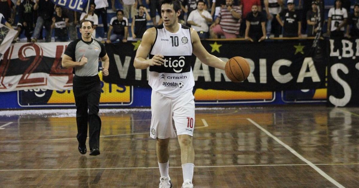 Парагвайського баскетболіста ледь не вбив щит, який обвалився під час матчу