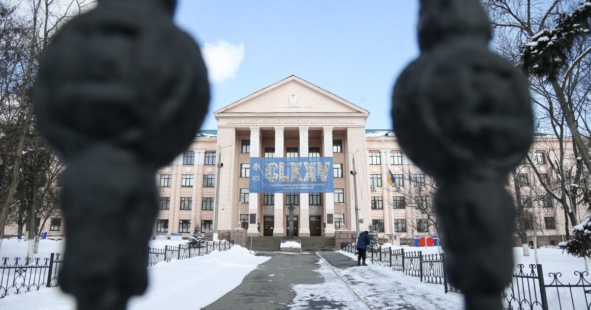 Охрана медуниверситета Богомольца жестоко избила журналиста, который снимал забастовку - СМИ