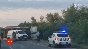 На трассе Киев-Одесса столкнулись два грузовика: оба водителя и пассажир погибли