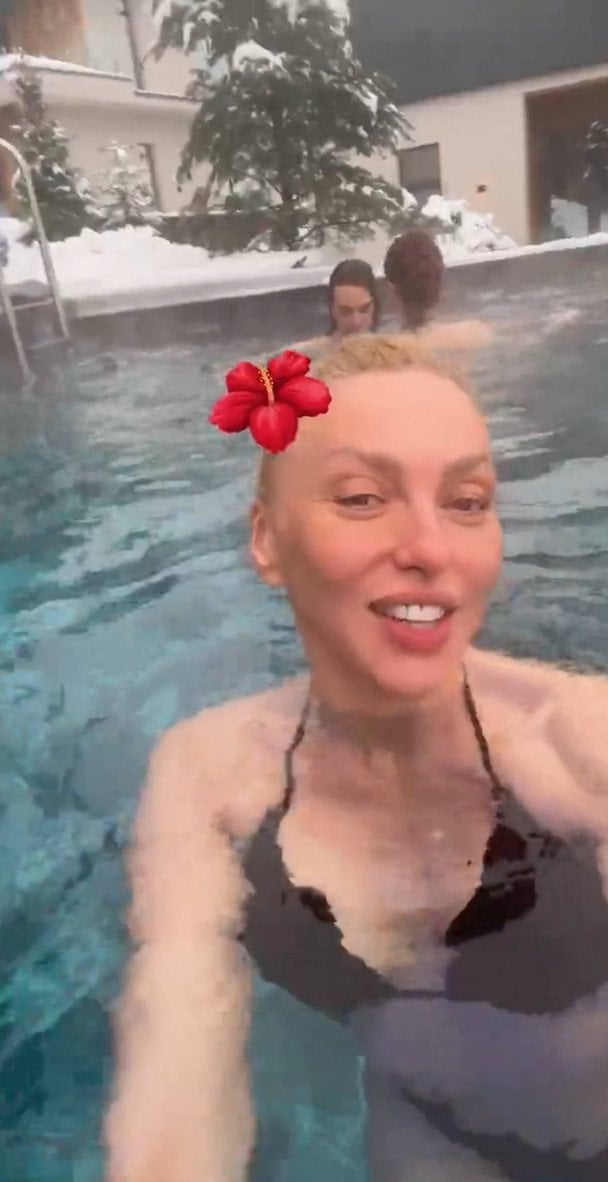 Оля Полякова з донькою та зятем у Буковелі / © instagram.com/polyakovamusic