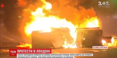 Тысячи людей вышли на улицы Лондона, обвиняя полицию в смерти чернокожего парня