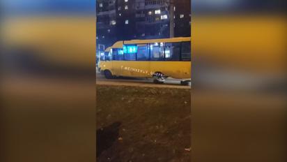 В Днепре во время движения у маршрутки отвалилось два колеса