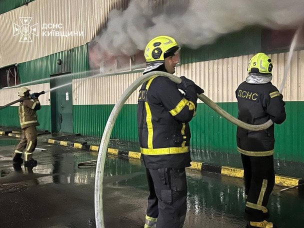 Пожежа в Київській області внаслідок атаки дронами 9 вересня  / © ДСНС