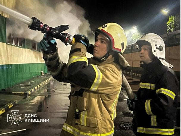 Пожежа в Київській області внаслідок атаки дронами 9 вересня  / © ДСНС