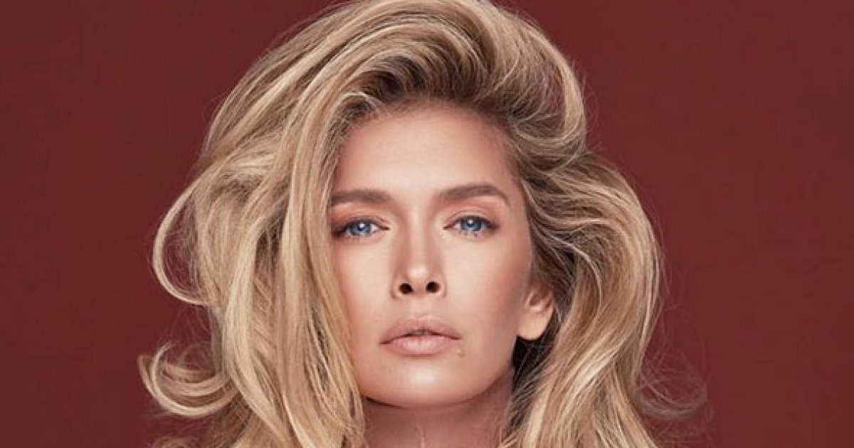 Сүйектері бар жалаңаш жігіттер