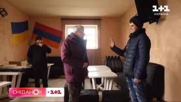 Сообщал об обстрелах и просил поддержать земляков: Константин Грубич встретился с Сергеем Тарасовым