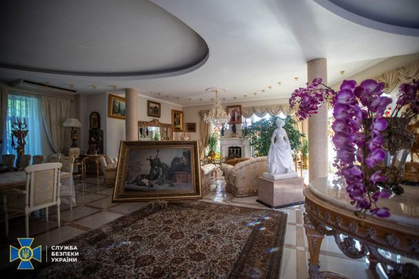 Арестованное имущество доверенного лица Виктора Януковича/Фото: СБУ