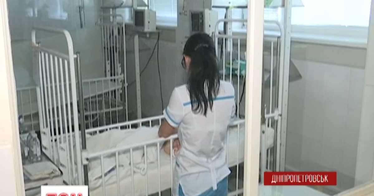 В Днепропетровске спасают жизнь тяжелораненному боевиками ребенку